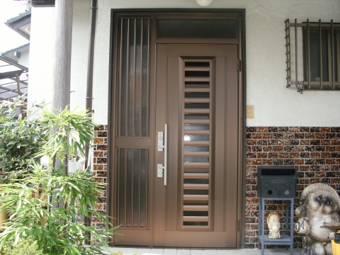 【稲沢福島店】古い木の玄関が、通風玄関ドアに『ドアリモ』しました！！